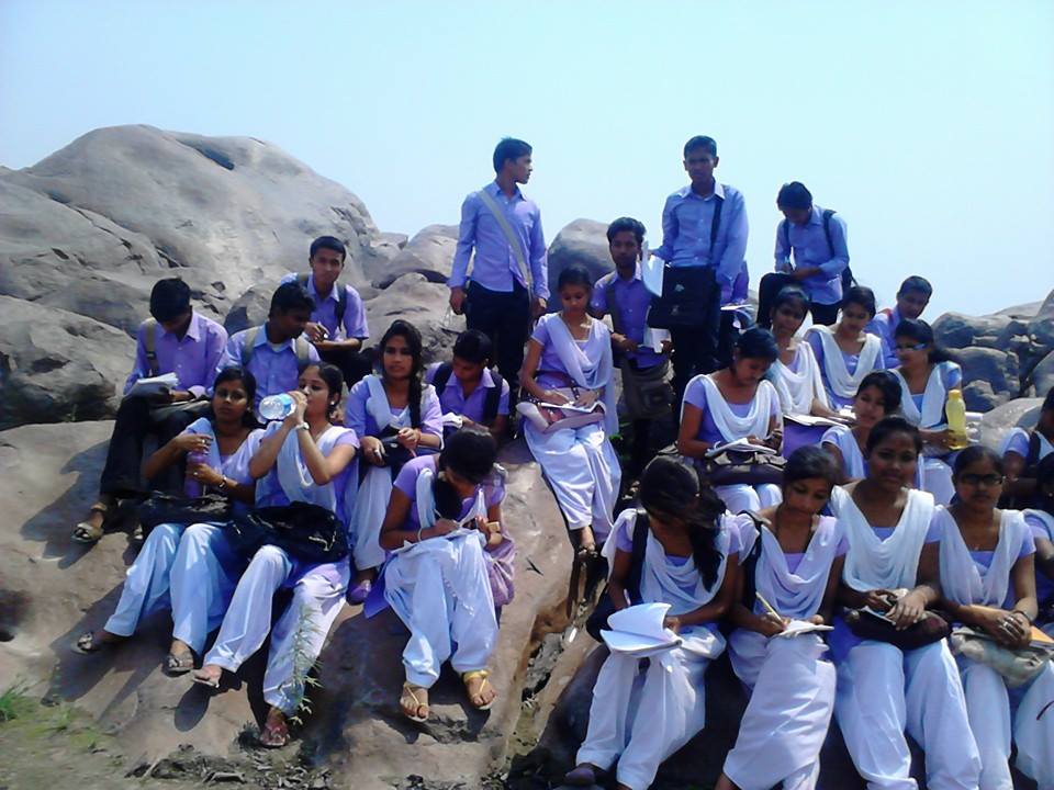 FIELD TRIPS FOR EXPERIENTIAL LEARNING